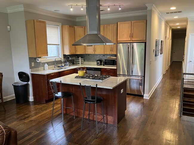 Kitchen - 2325 W Huron St