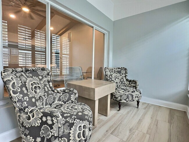 Foto del edificio - 5860 Midnight Pass Rd