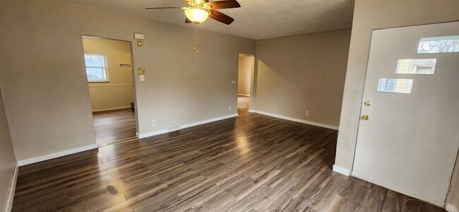 Foto del edificio - Beaverdale! 2 Bedroom, 1 Bathroom home with detached garage