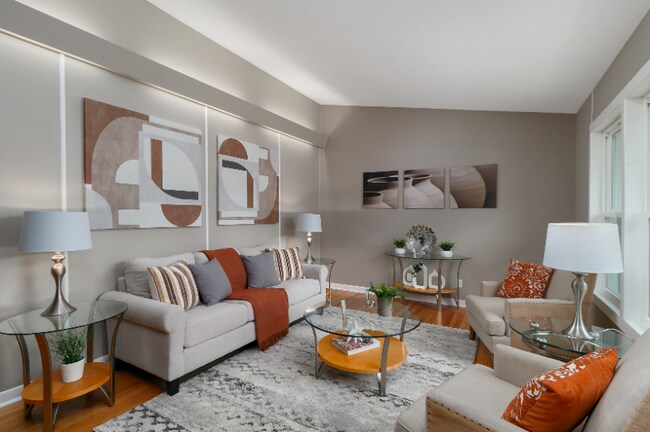 Foto del edificio - 8793 Fern Glen Dr
