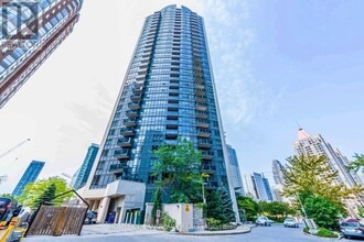 Building Photo - 330 Burnhamthorpe Rd W