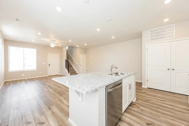 Foto del edificio - 9270 Oro City Loop