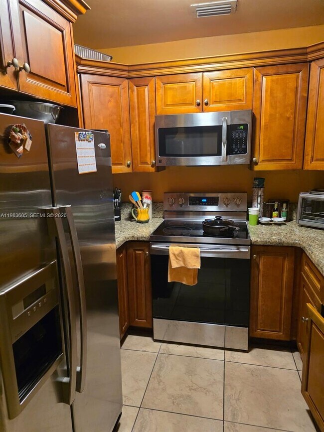 Foto del edificio - 620 NW 199th St