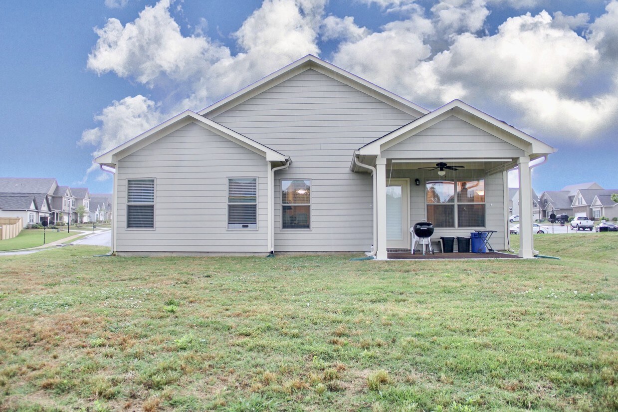 5031 Kensington Pl, Calera, AL 35040 House Rental in Calera, AL