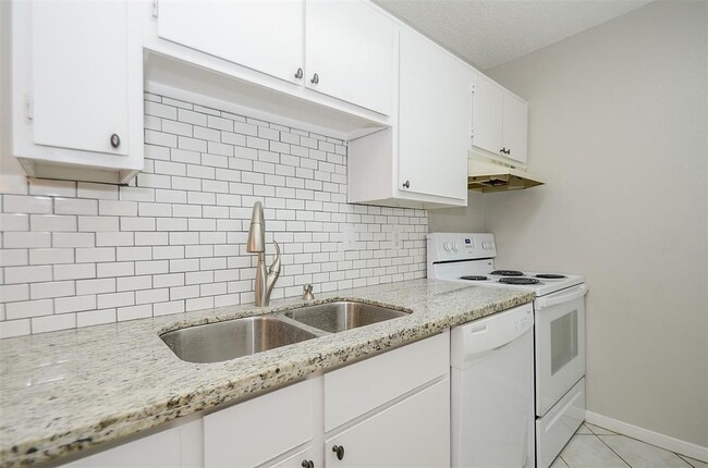 Foto del edificio - 2750 Holly Hall St
