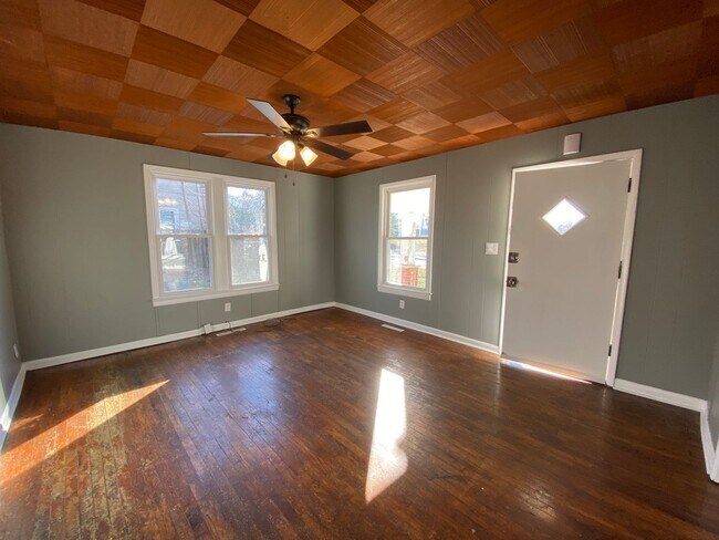 Building Photo - 1203 W State St