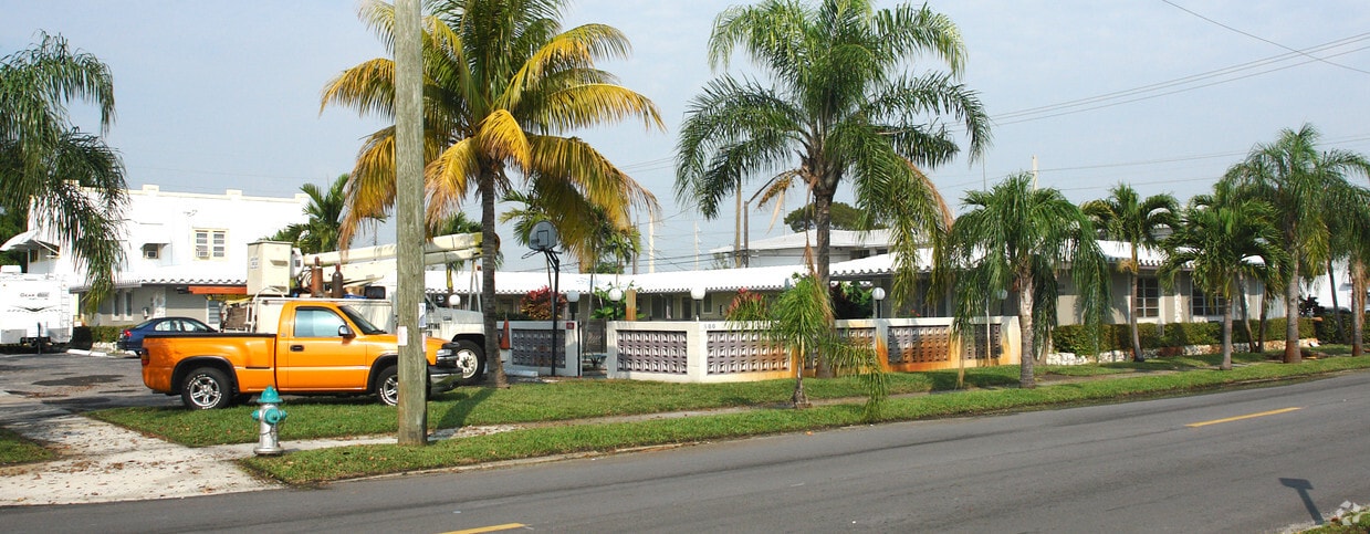 Building Photo - 600 N 20th Ave