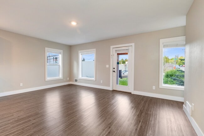Building Photo - Newly Renovated and Modern 2BR Apartments ...