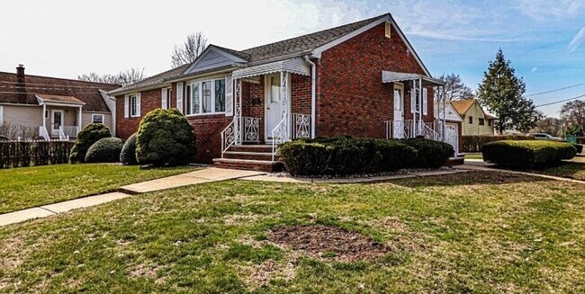 Side View - 82 S 16th Ave