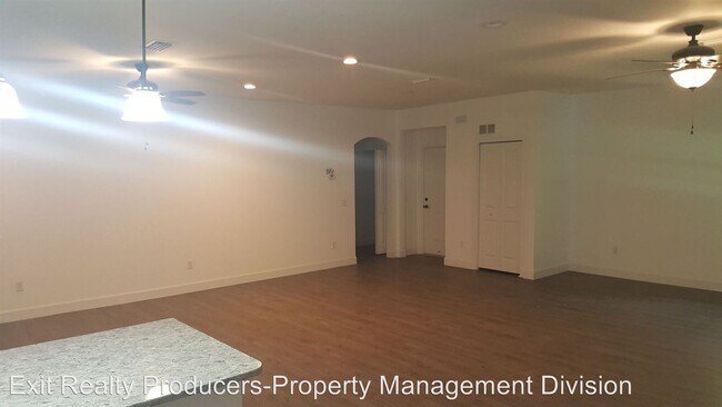 Building Photo - 407 SW 7th Pl