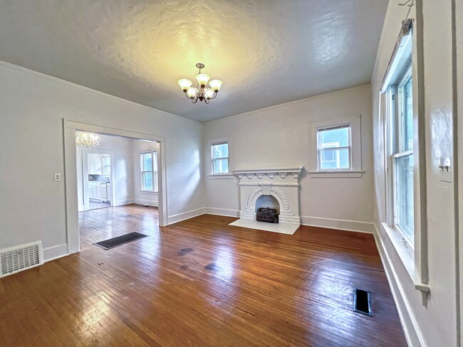 Living Room - 1418 South Elwood Avenue