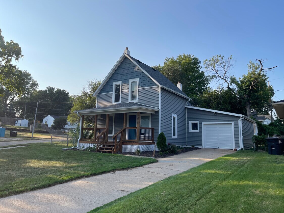 Primary Photo - 3872 Gordon St