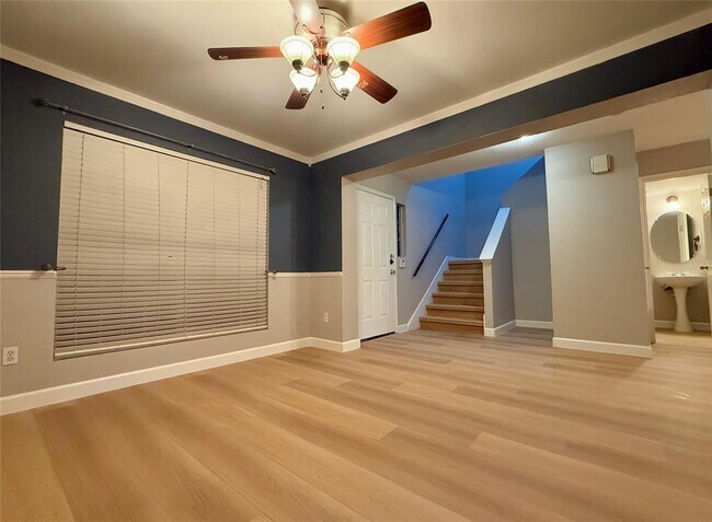Building Photo - 1813 Lantana Dr
