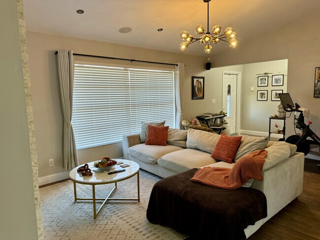 Foto del edificio - 1381 Wyndcliff Dr