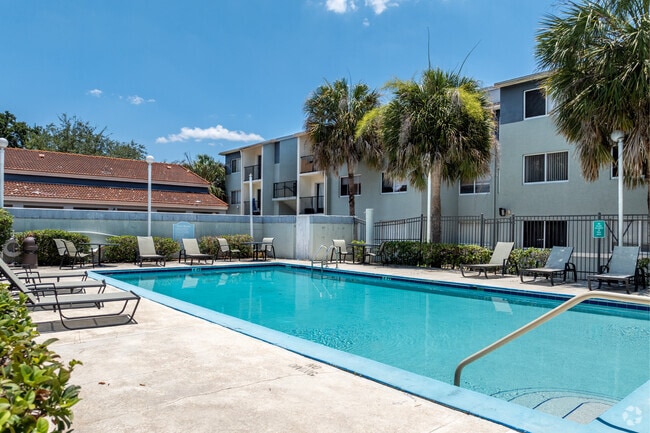 Piscina - Oak Chase Apartments