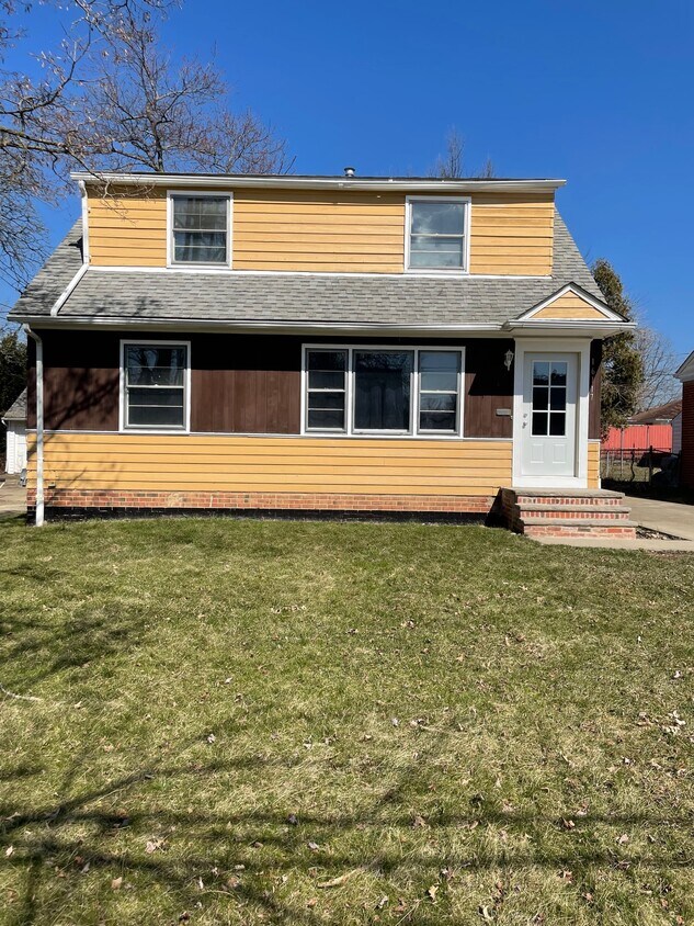 Primary Photo - 16117 Mendota Ave