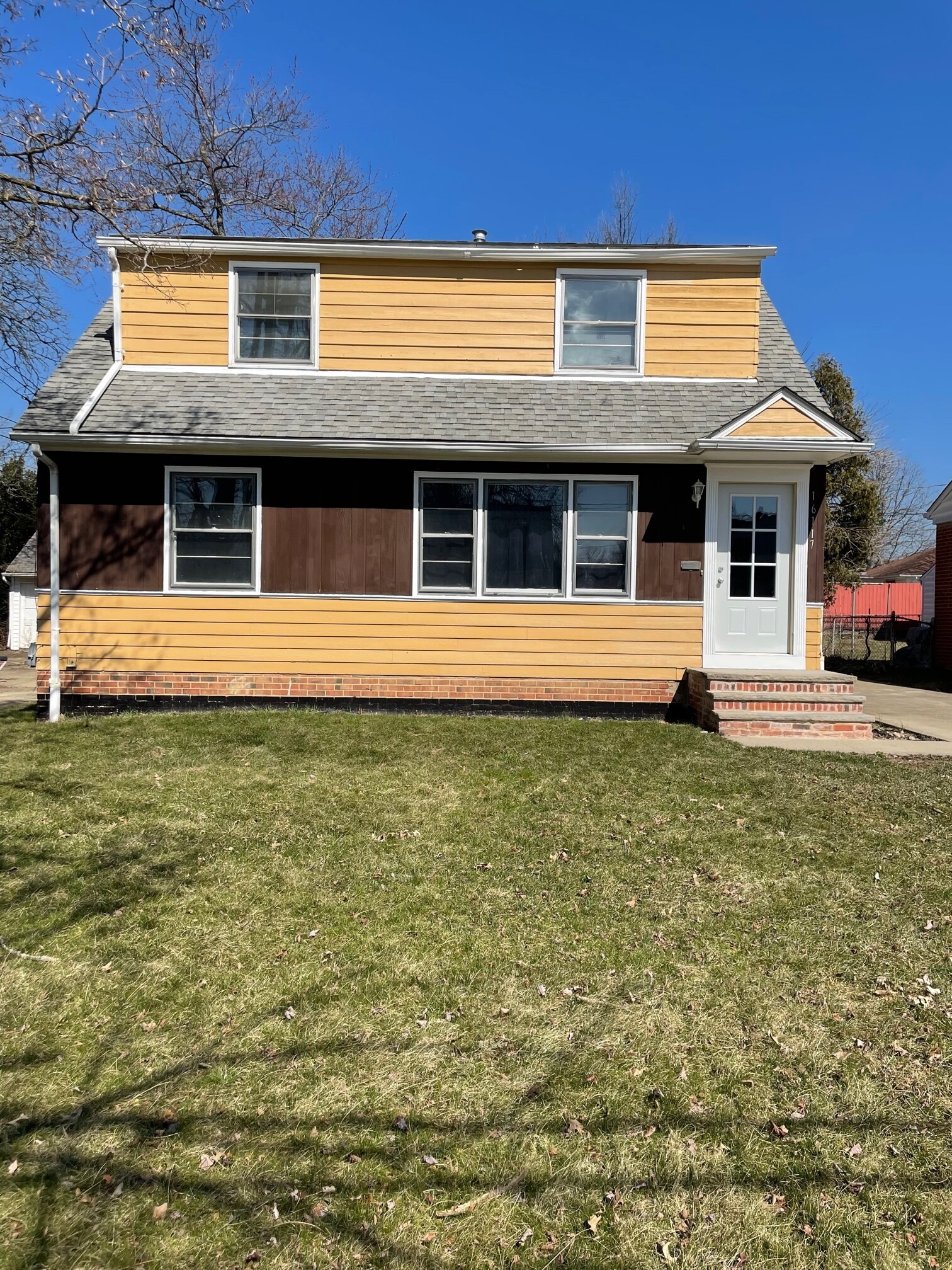 16117 Mendota Ave Maple Heights, OH 44137 – photo 1