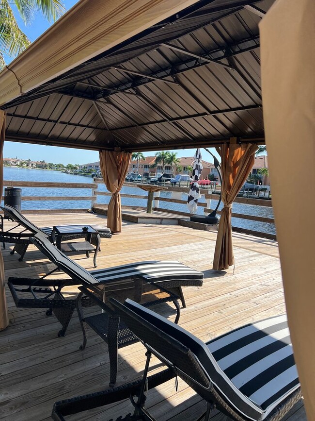 Photo - Hideaway Waterfront Hotel Apartment