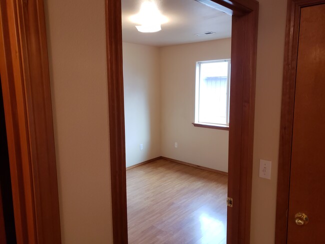 Bedroom 1 - 1202 West Entiat Avenue