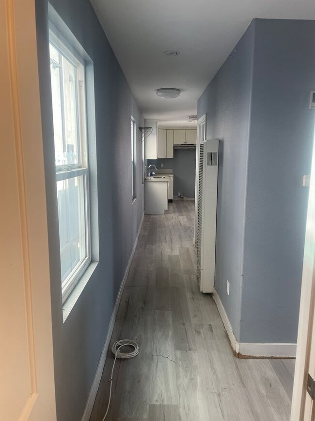 Building Photo - San Pedro unit 2/1