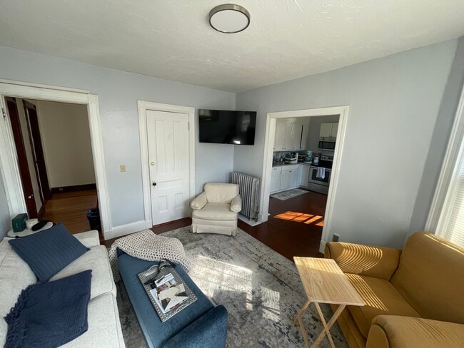 Building Photo - 20 Beeching St