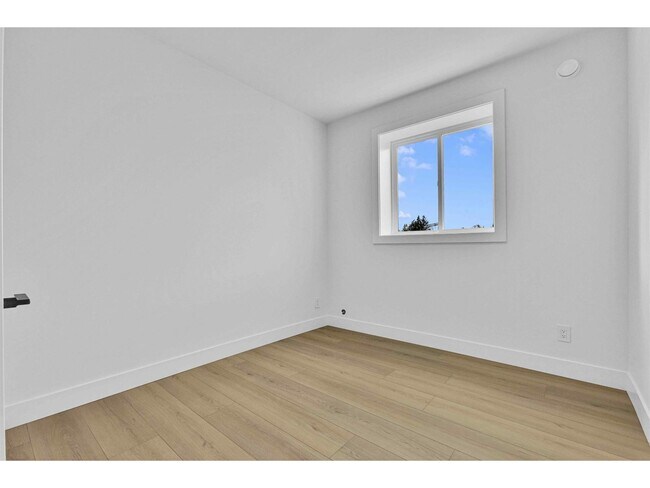 Photo du bâtiment - Suite-167xx 16A STREET