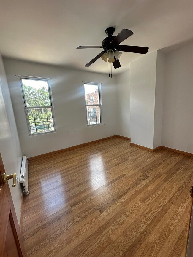 Foto del edificio - 58-31 71st St
