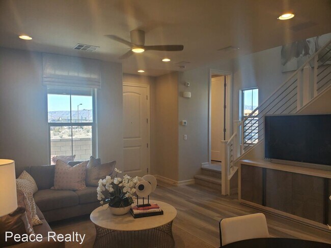 Building Photo - 3 br, 3 bath House - 501 Tokopah Falls
