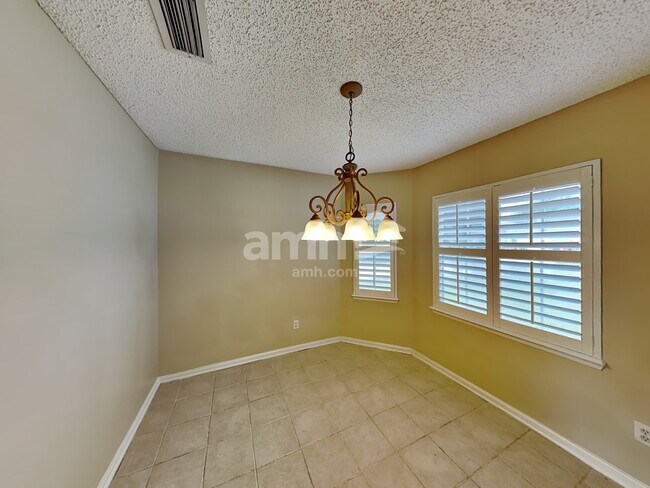 Foto del edificio - 509 Chancellor Dr W