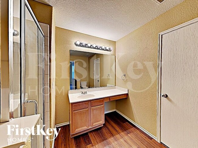 Foto del edificio - 6214 Balcony Ln