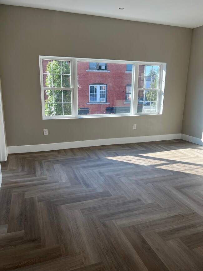 Building Photo - 134 Millbury St
