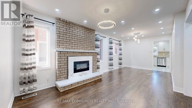 Photo du bâtiment - 32 Faywood Dr