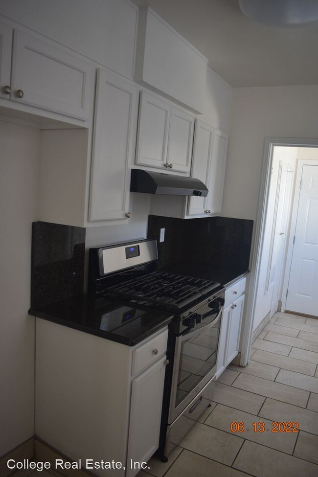 Foto del edificio - 3 br, 1 bath House - 2345 E. Poplar St.