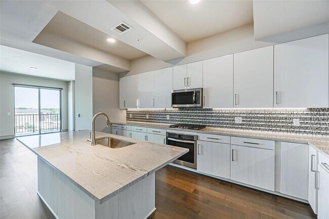 Building Photo - 1414 Wood Hollow Dr
