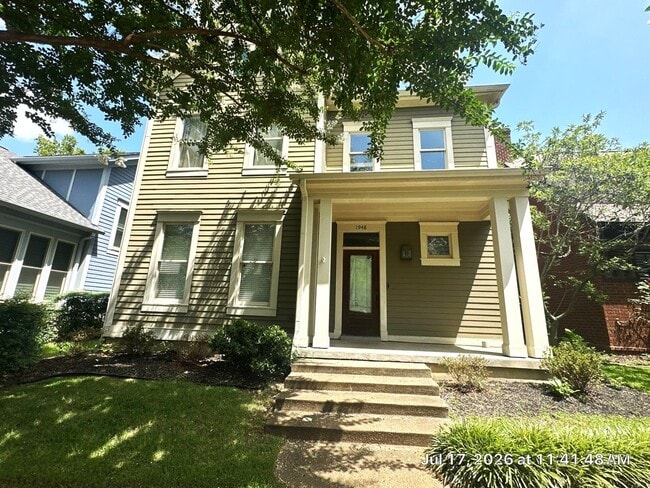 Charming 4 Bedroom Townhouse with 2 Large Suites - Charming 4 Bedroom Townhouse with 2 Large Suites
