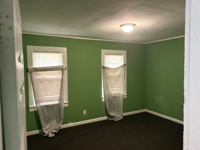 Building Photo - 233 Lakeview Ave