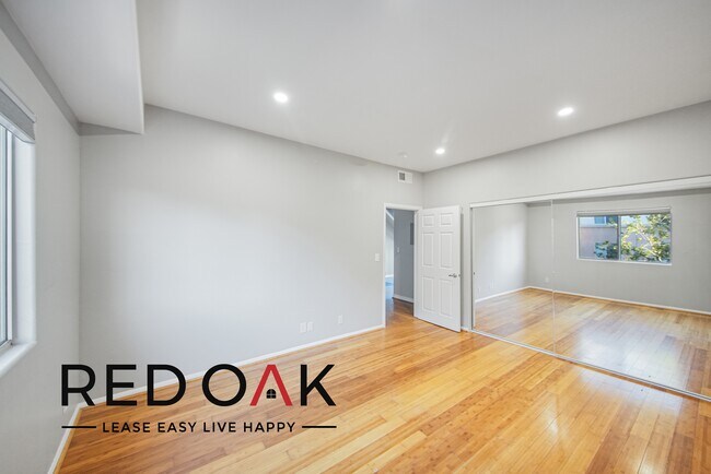 Foto del edificio - ~2 Weeks FREE~ Fantastic Two Bedroom with ...