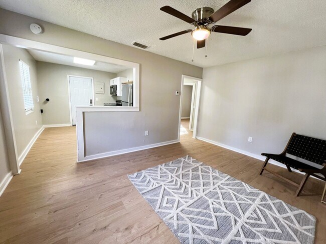 Foto del edificio - Renovated 2 Bedroom Jacksonville Heights D...