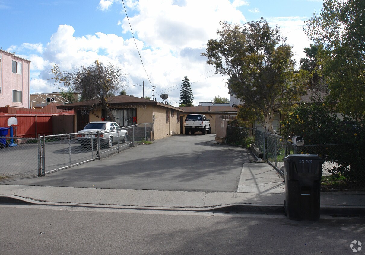 Building Photo - 3731 Sunset Ln