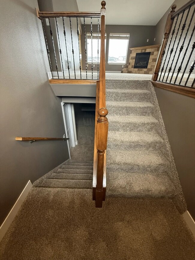 Building Photo - 1390 Stoneridge Dr