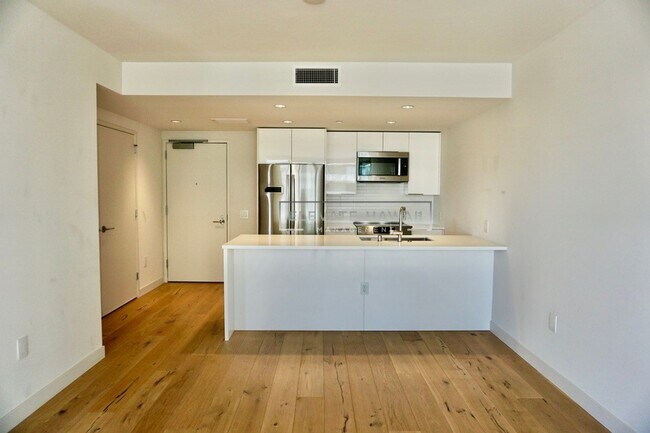 Foto del edificio - Available NOW - AE'O 1 BED 1 BATH w/ 1 COV...