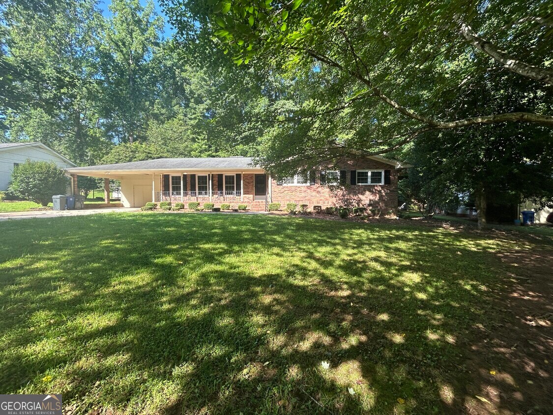 Foto principal - 729 Holly Dr
