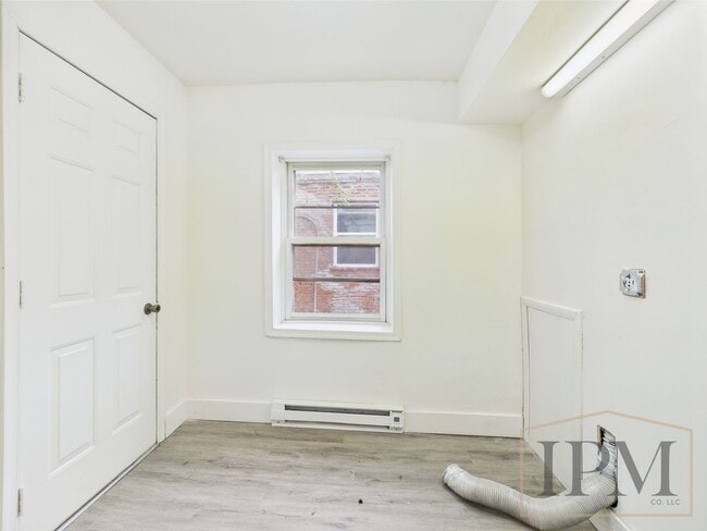 Foto del edificio - 4-bedroom, 1-bathroom home - Harrisburg Pa