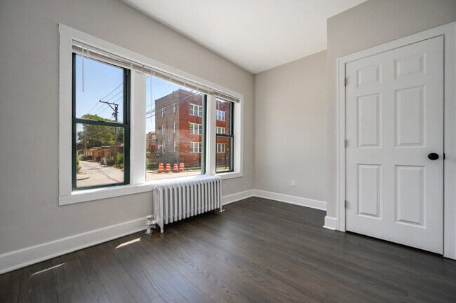 Foto del edificio - 1206 W 83rd St