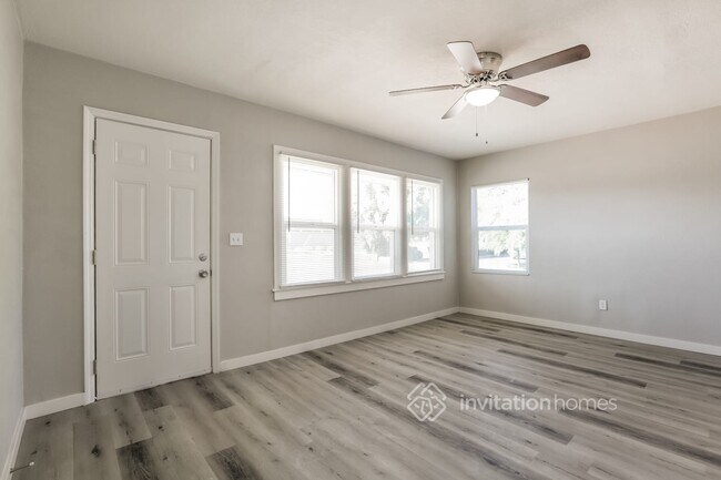 Building Photo - 34 W Tamarisk St