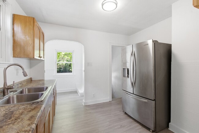 Foto del edificio - 15087 Pinehurst St