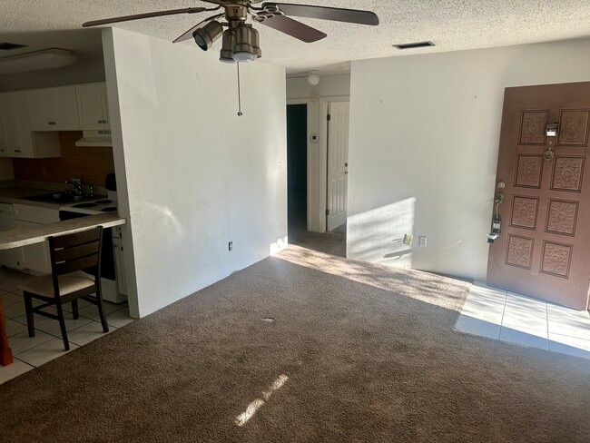 Building Photo - 637 6th St