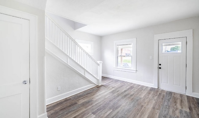Building Photo - 452 N Kealing Ave