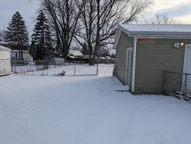Building Photo - 1414 Malzahn St