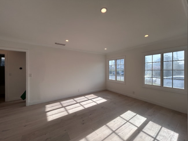 Building Photo - 936 N Onondaga Ave